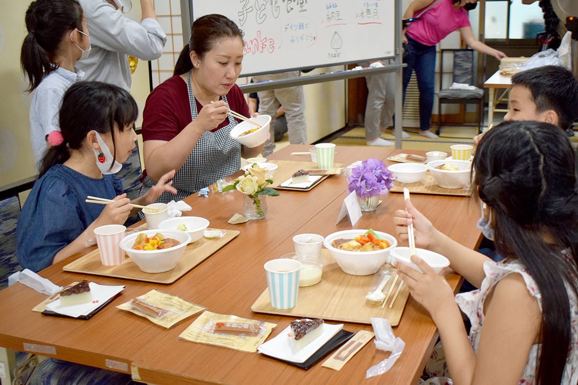 子ども食堂を独TV局取材 金戒光明寺