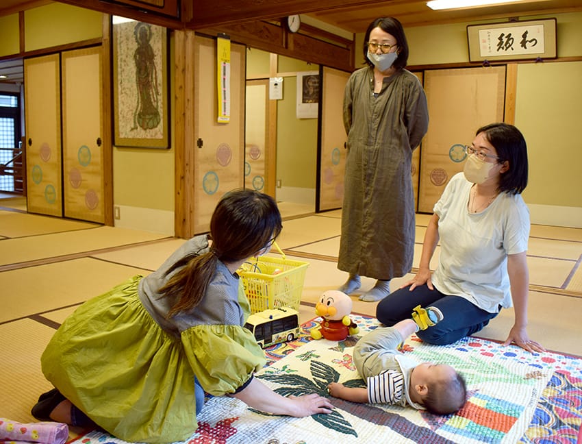 お寺で「まちの助産師」産前産後の居場所に