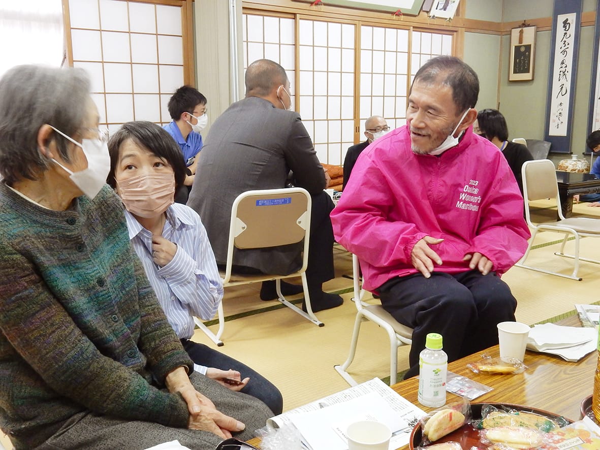 当事者、支援者、僧侶…語らいカフェでつながる