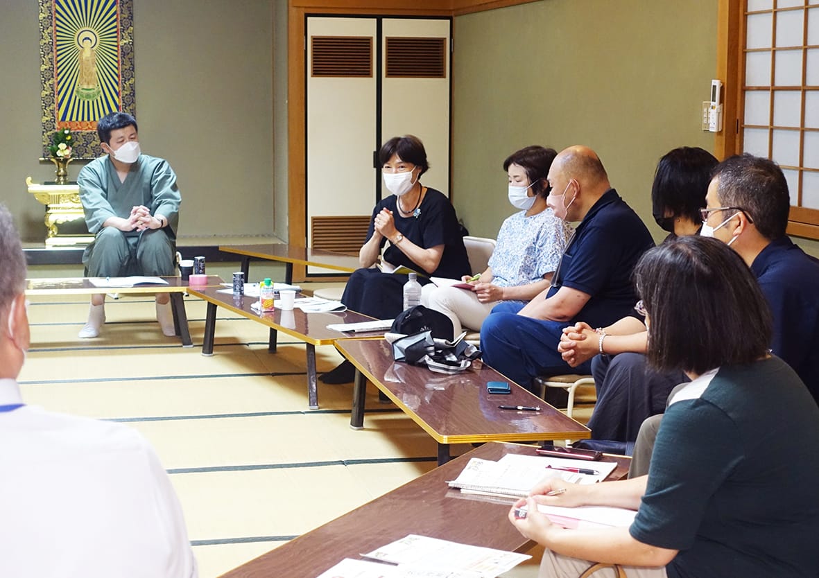 つながり強める場へ 本光寺語らいカフェに20人