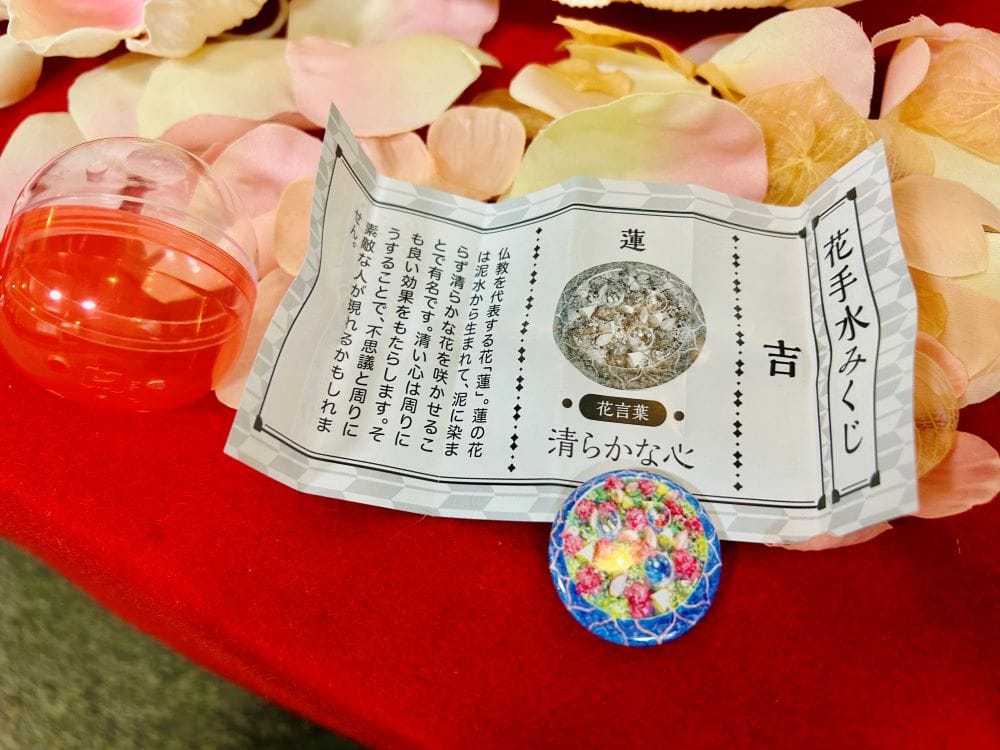 「花手水缶バッジ」で観光振興 就Bとお寺協力