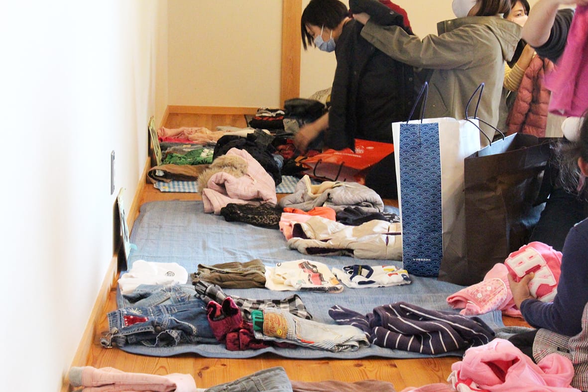 子ども服持ち寄り交流 リユースでお寺に居場所