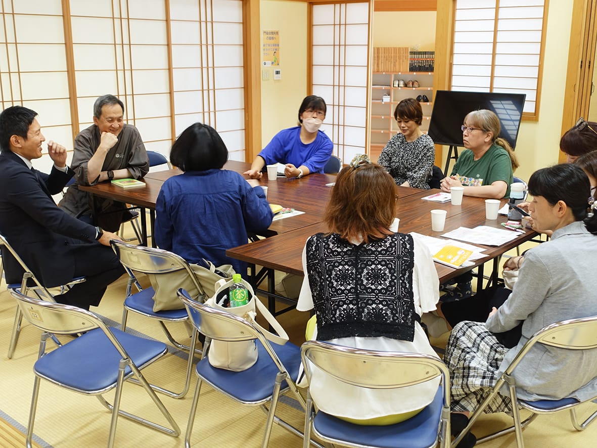 子育て巡り情報交換 語らいカフェでつながる