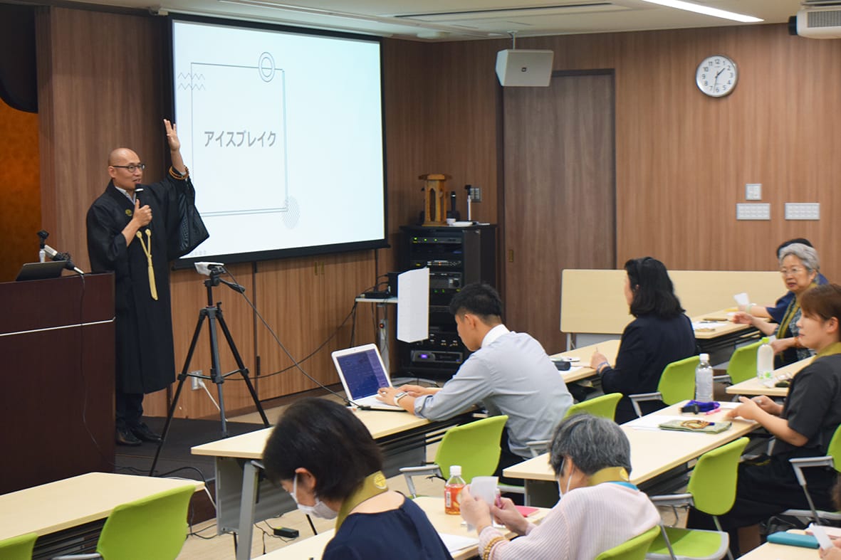 「愚者の自覚」で傾聴 浄土宗寺庭婦人会が研修