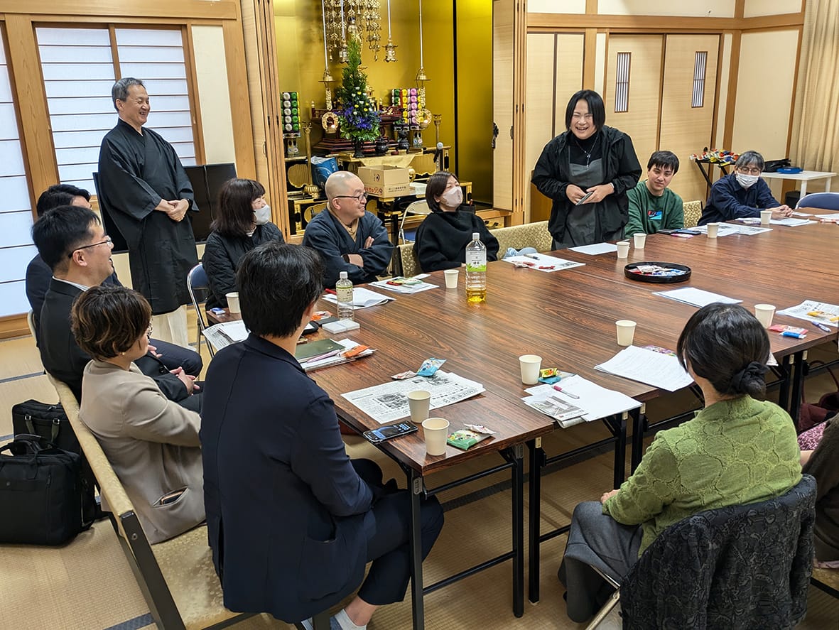 制度と契約が孤立招く 語らいカフェで問題提起