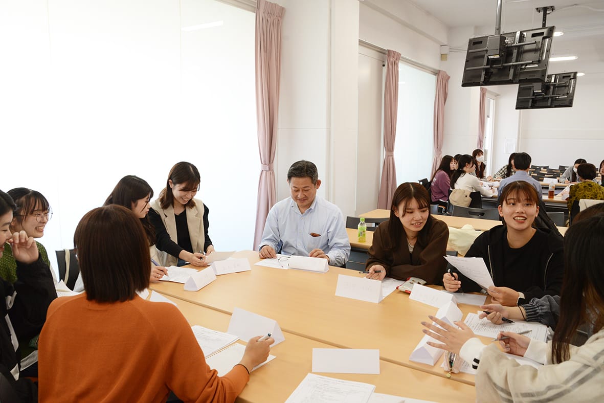 医の倫理を宗教者に学ぶ 医学生ら合同講義
