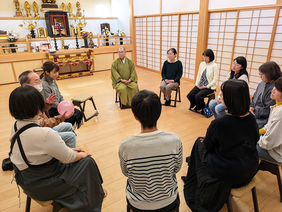 障害者の認知症知る 千葉・船橋で語らいカフェ