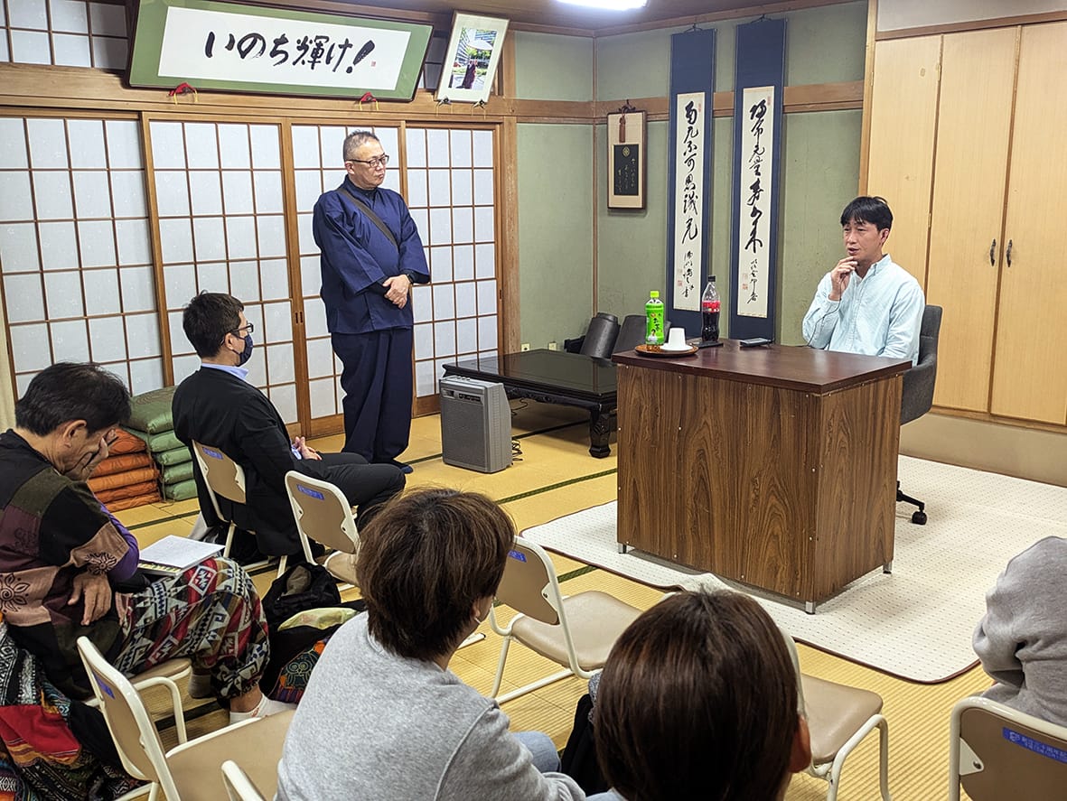 依存からの回復語る 渡邊洋次郎さんが講演
