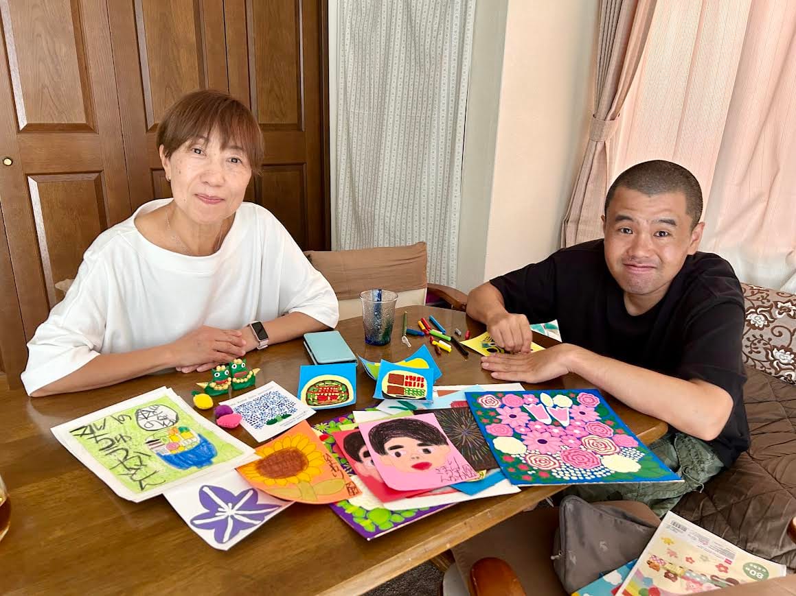 色彩が人をつなぐ、アートの世界 小池勇太さん