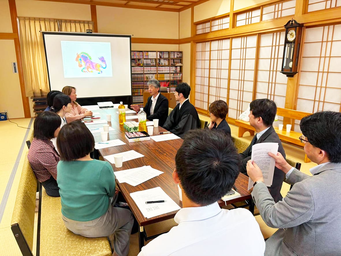 自閉症のわが子と共に 語らいカフェに弁護士招く